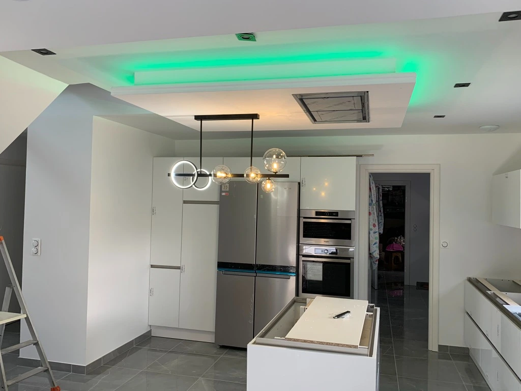 Rénovation éclairage spots LED plafond cuisine moderne Troyes