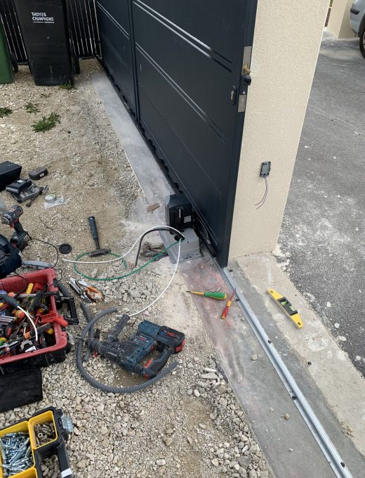 Motorisation de portail battant à Troyes – Pose par Nour-Elec