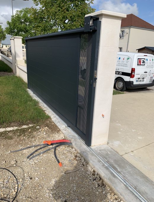 Motorisation de portail battant à Troyes – Pose par Nour-Elec